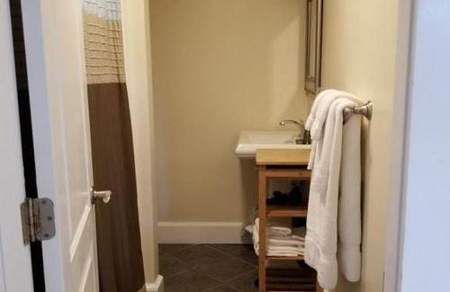 Edgecomb Apartment | First floor comfort and convenience Sheepscot Harbour Studio #207