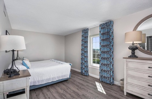 North East Hotel | First Floor Master Suite Bay View