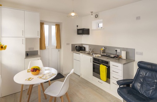 Worthing Apartment | First Floor - Studio-Standard-Ensuite
