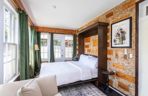 Luray Hotel | First Floor Suites at The Legacy Inn Harmony Floor