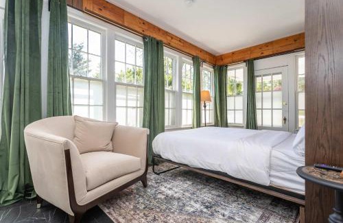Luray Hotel | First Floor Suites at The Legacy Inn Harmony Floor