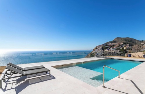 Coveta Fuma Villa | First Line Villa Mina with Spectacular Views, Pool & Wi-Fi