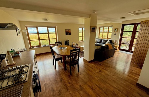 Conon Bridge Cottage | Firth Cottage - stunning views in a peaceful but convenient location