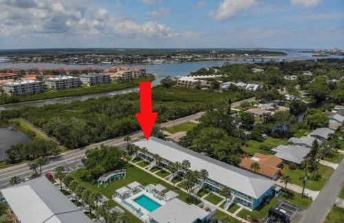 New Smyrna Beach Apartment | ~ Fish Cottage ~ NSB Sanctuary Pool Courtyard View Coronado Arms B11
