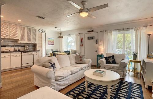 New Smyrna Beach Apartment | ~ Fish Cottage ~ NSB Sanctuary Pool Courtyard View Coronado Arms B11