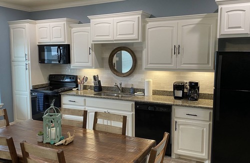 Elmaton House | Fish from your private dock on the Colorado River at Bay Bandits’ Hideaway!
