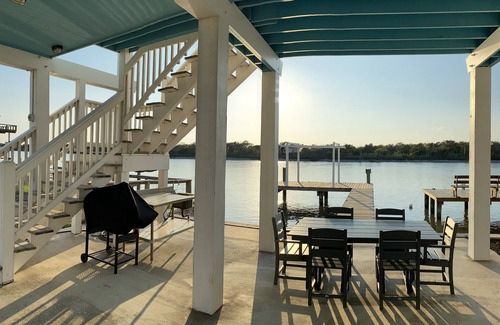 Elmaton House | Fish from your private dock on the Colorado River at Bay Bandits’ Hideaway!