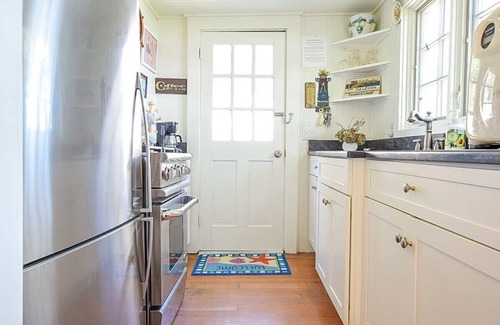 Eastham Cabin | Fish or boat directly off our shared dock!