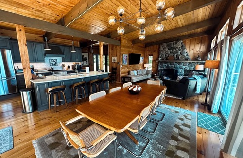 Diamond Point House | Fish Point Hideaway – Lakefront Retreat with 6 Bedrooms & 4 Baths on Lake George
