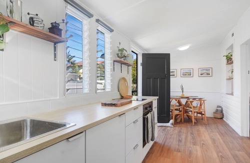 Harrington Cottage | Fisherman's Cottage - Walk to Pub, Club and River!