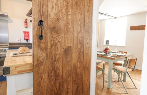 Portland Cottage | FISHERMAN'S COTTAGE, KING STREET, pet friendly in Fortuneswell