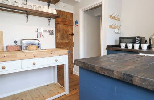 Portland Cottage | FISHERMAN'S COTTAGE, KING STREET, pet friendly in Fortuneswell