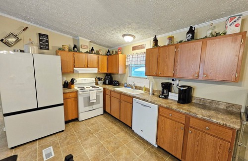 Taylor Creek House | FISHERMAN'S HIDEAWAY! Waterfront home on canal in Okeechobee!