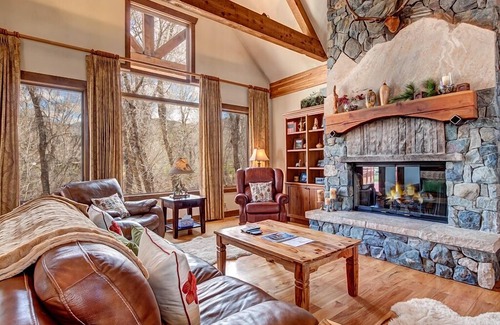 Eagle House | Fisherman's Paradise on Eagle River – 10 Minutes from Eagle Airport