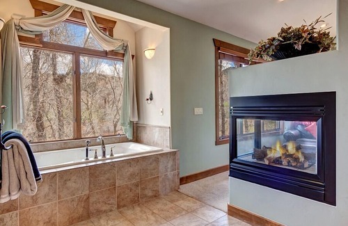 Eagle House | Fisherman's Paradise on Eagle River – 10 Minutes from Eagle Airport