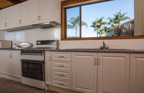 Merimbula House | Fishermans Lodge in Merimbula