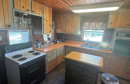 Moore Haven House | Fisherman’s paradiseThis Charming 3-bedroom house with WiFi, AC in Moore Haven,!