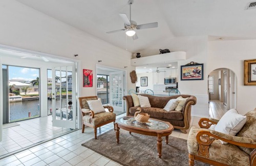 Vanderbilt Conners House | FISHERMANS PARADISE WATERFRONT POOL HOME 2 minute drive to the beach