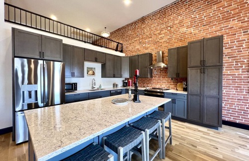 Baker City Apartment | Fishers Loft A - New! Gorgeous! Downtown!