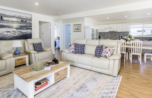 Bellara Apartment | Fishing and Swimming at Your Doorstep