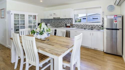 Bellara House | Fishing and Swimming at your doorstep - Sylvan Beach Esp, Bellara