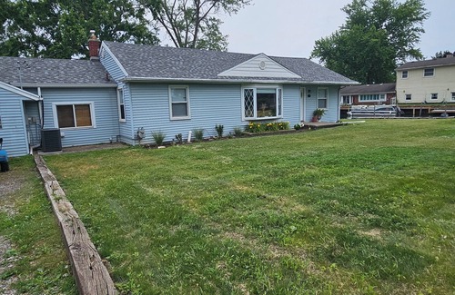Grosse Ile House | Fishing/Hunting/Boating - Dream Location -Boats Also Available For Rent