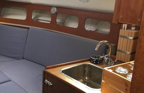 Canidelo Boat Rental | FISHING is an English boat from the 80's.