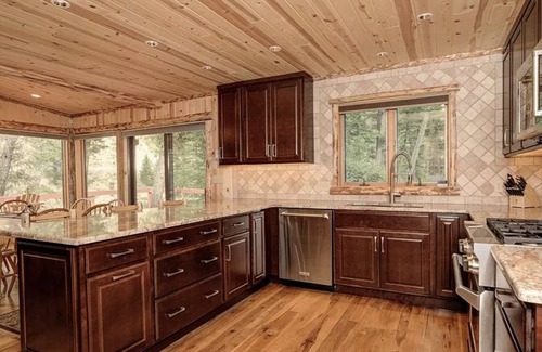 Gallatin Gateway Cabin | Fishing on the Gallatin River from back yard or Ski Big Sky just 20 minutes away