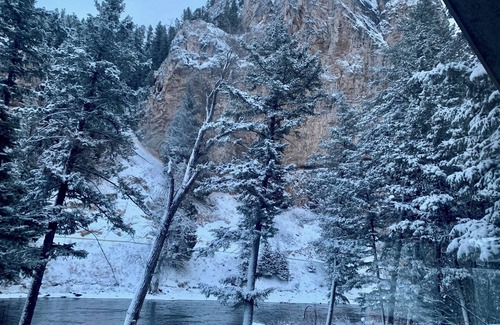 Gallatin Gateway Cabin | Fishing on the Gallatin River from back yard or Ski Big Sky just 20 minutes away