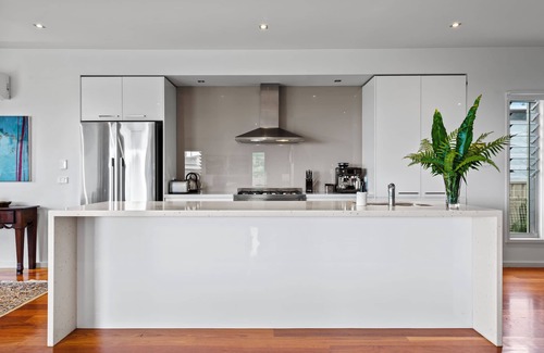 Gerringong House | Fiskardo- Gerringong, Views of ocean and rolling hills.