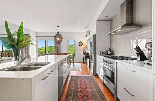 Gerringong House | Fiskardo- Gerringong, Views of ocean and rolling hills.