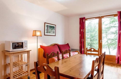 Besse-et-Saint-Anastaise Apartment | Fitness, terrace, parking, tv, ski locker, 30m², Super Besse