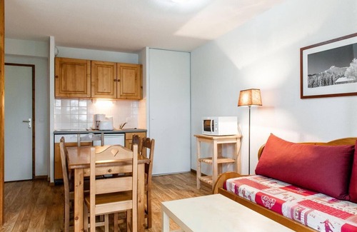 Besse-et-Saint-Anastaise Apartment | Fitness, terrace, parking, tv, ski locker, 30m², Super Besse