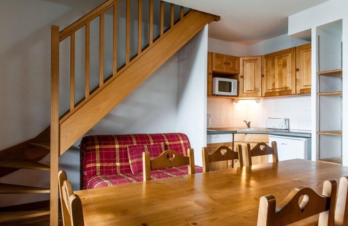 Besse-et-Saint-Anastaise Apartment | Fitness, terrace, parking, tv, ski locker, 30m², Super Besse