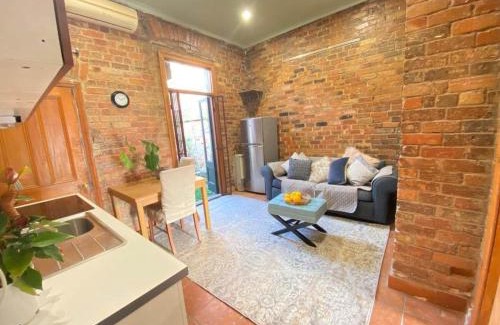 Fitzroy House | Fitzroy- Private rooms 2-4 guest #GuestHouse #AusGP #DirectTram #F1