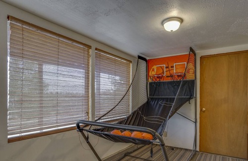 Redmond Cabin | Five Acres on Deschutes Riverfront - Near Fishing, Skiing, & Hiking