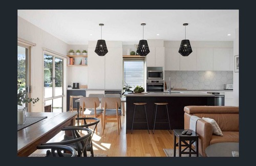 Merimbula House | Five Bedroom House with Pool - Sleeps up to 12