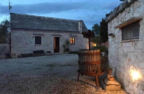 Locorotondo House | Five minutes from Locorotondo and Alberobello, cozy village of trulli and cummer