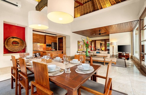 Jimbaran Bay Villa | Five minutes walk to Jimbaran beach - Four Bedrooms holiday home private pool