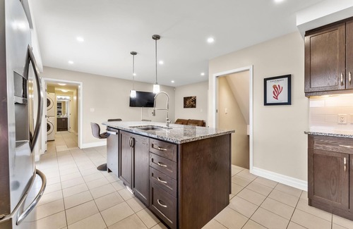Kingston House | Five star equipped 4 bd, huge lot, woods/trails close to lake, downtown/Queen's
