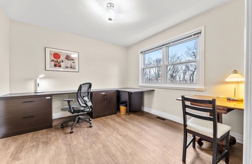 Kingston House | Five star equipped 4 bd, huge lot, woods/trails close to lake, downtown/Queen's
