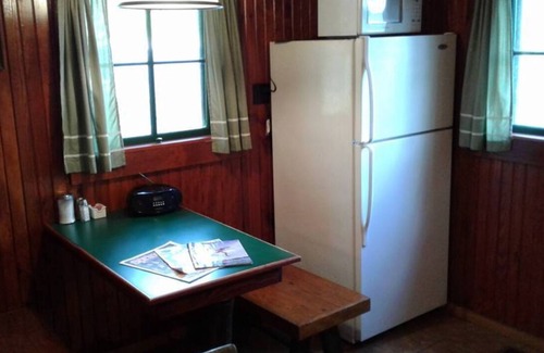 Hot Springs Cabin | FIVE POINTS~LAKE HAMILTON: Cabin#C ~ 1BR w/Queen Bed, Futon in LR, Full Kitchen, Breakfast "Fixins" Provided, Jetted Tub, Balcony Deck off BR