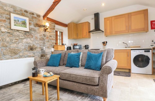 Liskeard Cottage | FIZZ-GOG COTTAGE, pet friendly, with a garden in Upton Cross