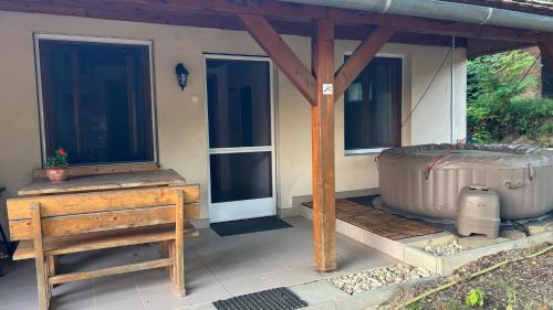 Kehidakustany Apartment | Flóra Apartmanok