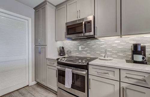 Amelia City Condo | FL-GA Game! Lovely Ocnfrt Condo w Country Club Perks!- Ocnfrt Pool & Golf