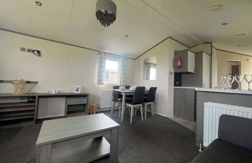 Rhyl Cabin | FlagShipSite-Caravan-Sleeps7-Fast Internet
