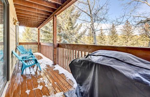 Flagstaff Apartment | Flagstaff Condo with Balcony in Golf Community!