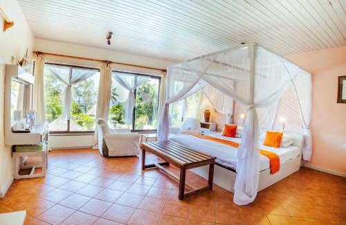 Diani Beach Bed & Breakfast | Flamboyant Diani Beach