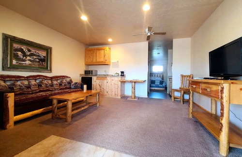 Manila Hotel | Flaming Gorge Hideout