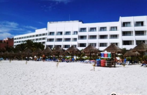 Punta Cancun Hotel | Flamingo Cancun Resort